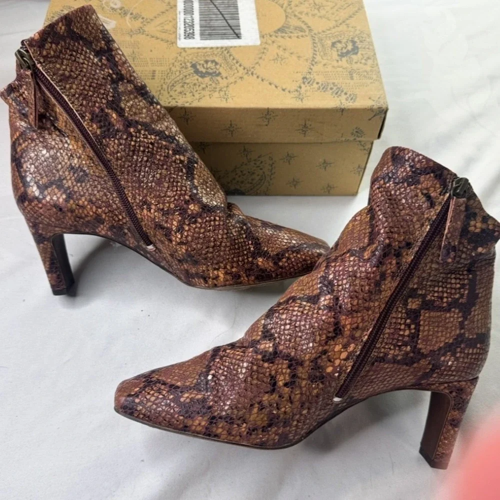 Free People Cybill Snakeskin Embossed Leather Ankle Boots‎ Brown Square Toe 39